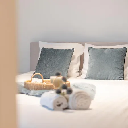 85 - Stylish For 6 In A Car-free Domain In Apartman *